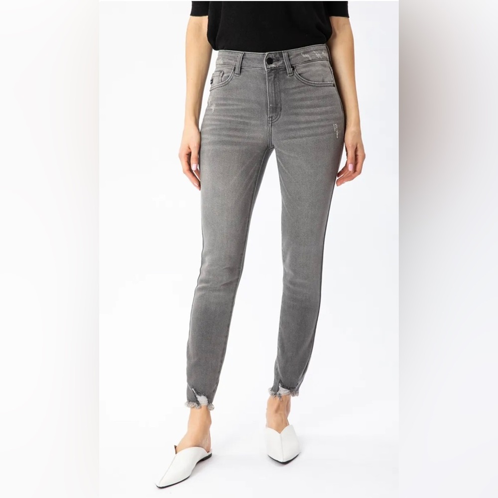 KanCan jeans. Amazing fit. Mid to high rise.